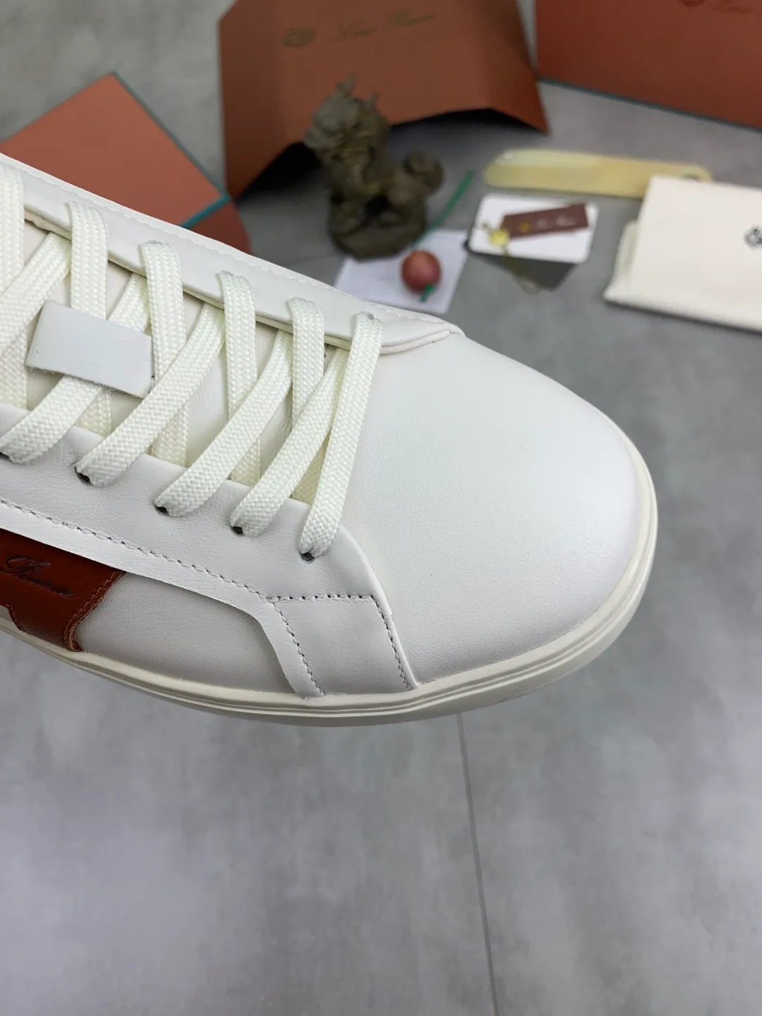 Men's men's shoes 💰P560 New style 💰High quality The latest casual shoes Loro Piana 💯Top grade💯Buy the original copy💯 Founded the existing Loro Piana company on April 24, 1924. It is now the sixth generation of family business, providing top quality products to customers who are discerning about taste and quality. Imported original fly woven fabric with cowhide fabric, plain calfskin lining. Hand-sewn thread with cowhide feet. Original packaging. High-end outsole. Size: 38-44 (customized for 45 and 46). 2️⃣ colors available.